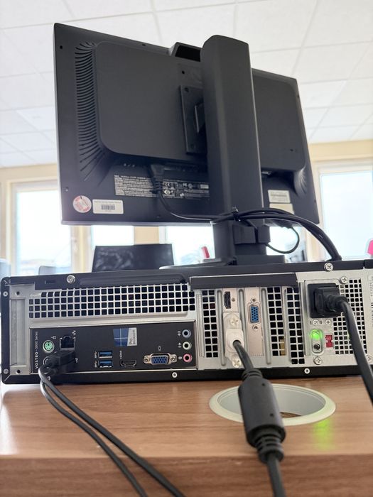 Komputer Dell Vostro 3800 i3-4150/4Gb/256SSD z monitorem NEC E222W