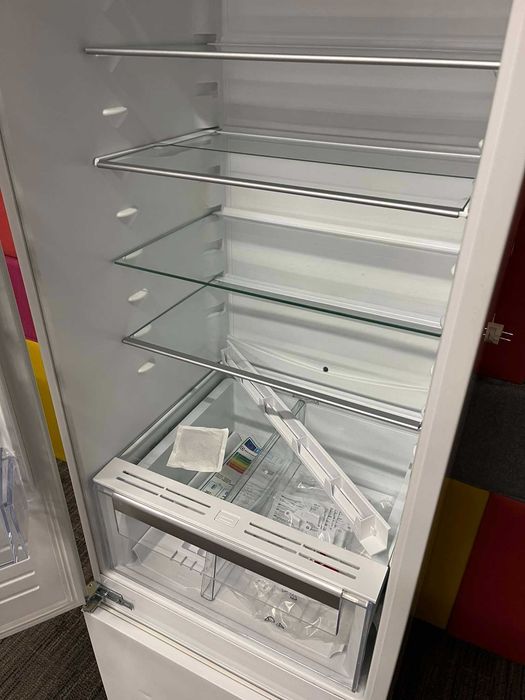 Chłodziarko-zamrażarka do zabudowy Electrolux MultiSpace ENN3074EFW