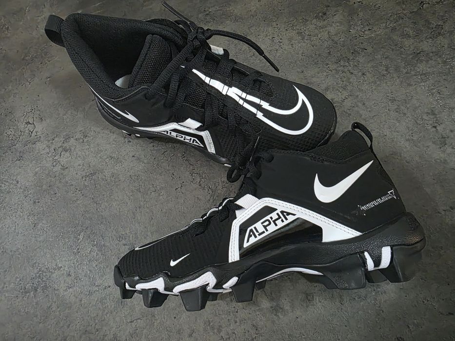 Pitons Nike Novos 35