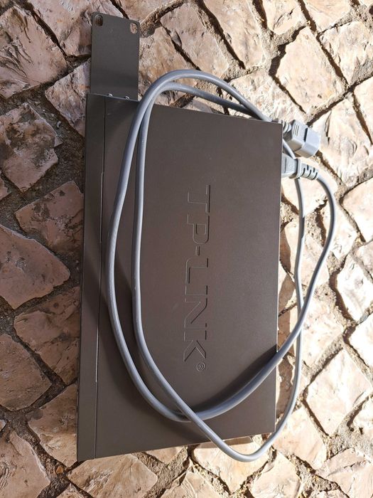 Switch Gibabit 16 portas64740216138497121