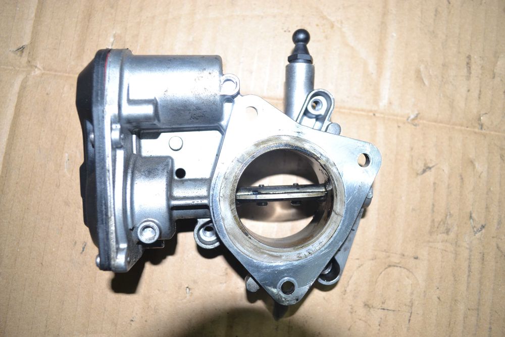 Заслонка дросельна Opel Astra J/Insignia A/Zafira C 2.0 CDTI 55564164
