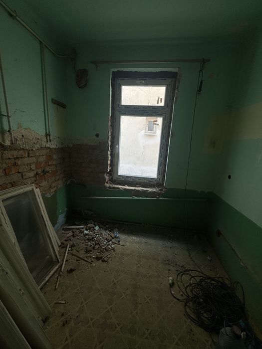 Продаж: частини будинку   з гаражем у центрі Ужгорода терміново