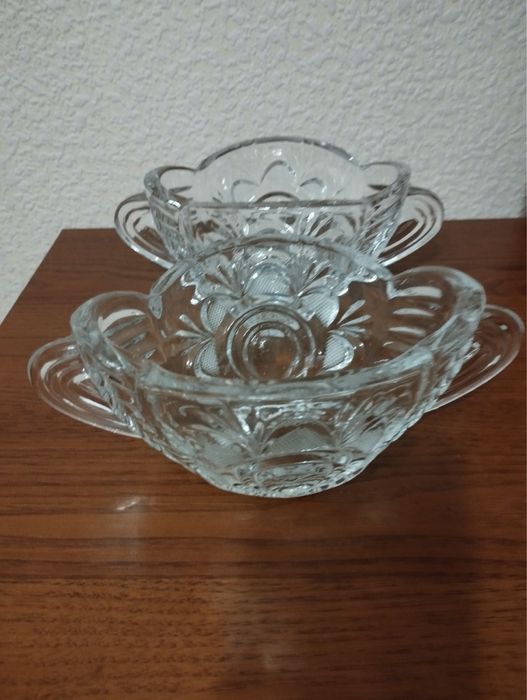 Продаються статуетки фарфорові та посуд криштальний