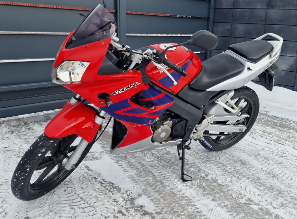 Honda cbr 125r z 2005roku