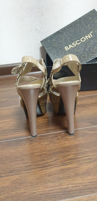 Босоніжки Alaia локові