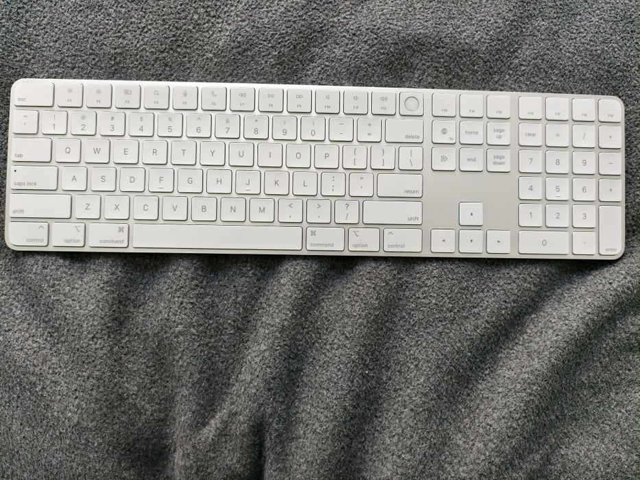 Klawiatura Apple Magic Keyboard  A2520 Nowa