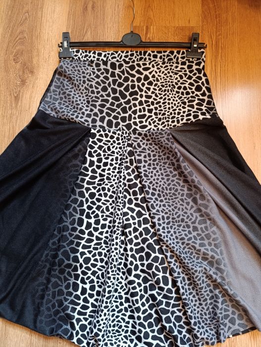 Wełniano - angorowa spódnica r.40/42 Juma mix wzorów.