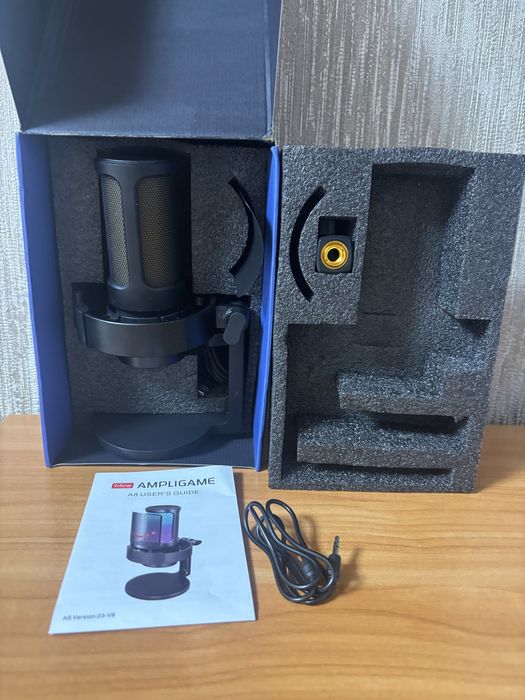 Студійний конденсаторний мікрофон Fifine A8 з RBG підсвіткою