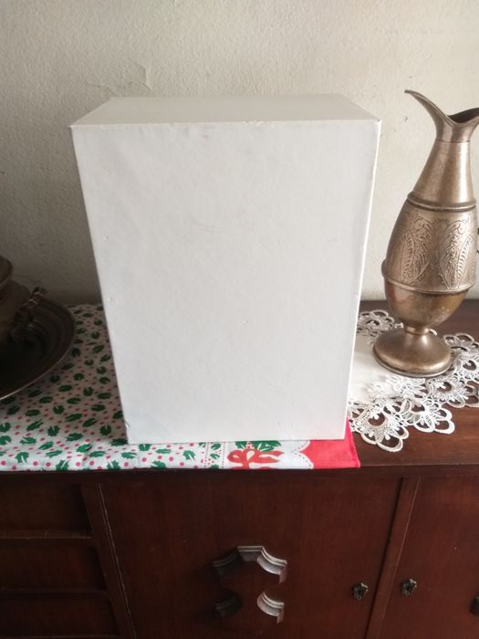 Guarda jóias branco como novo  impecável.