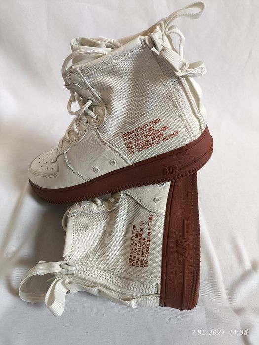 Nike Special Field Air Force 1 Mid Kość Słoniowa Czerwony Unisex  40