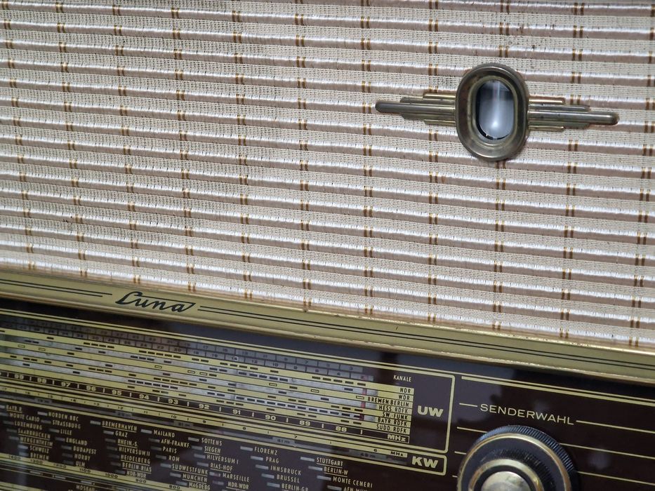 Rádio antigo reparado Loewe-Opta