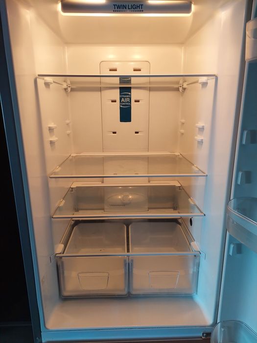 Frigorífico indesit parte de cima nao faz frio
