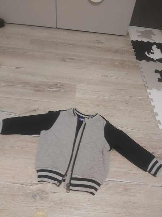 Jesienna kurteczka bluza r. 86/92 stan jak nowa.