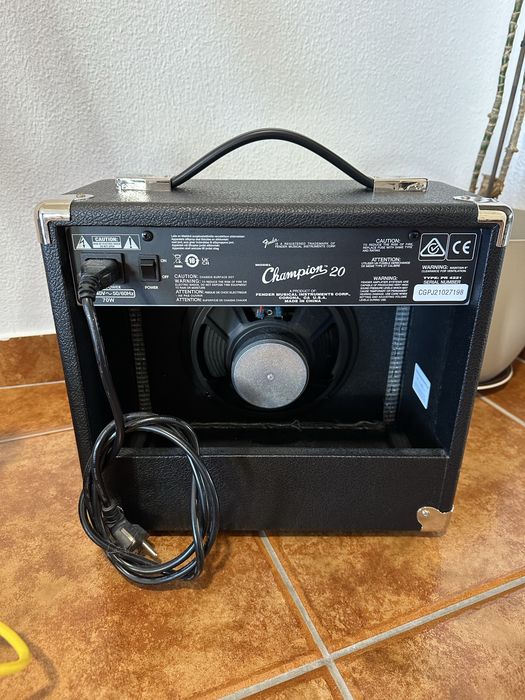 Guitarra elétrica Schecter + amplificador fender