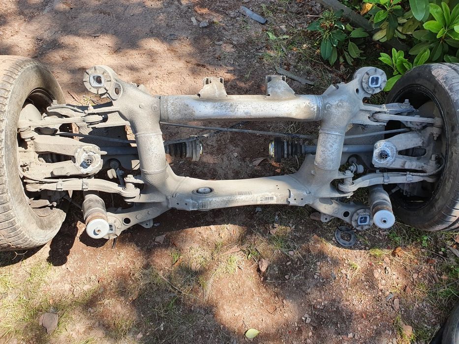 Kompletne tylne zawieszenie BMW E61 kombi belka sanki