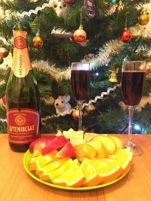 Пустая бутылка из-под Артемовского шампанского (Бахмут)