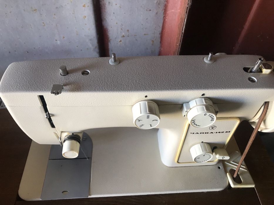 Продам швейну машинку Чайка 142-М