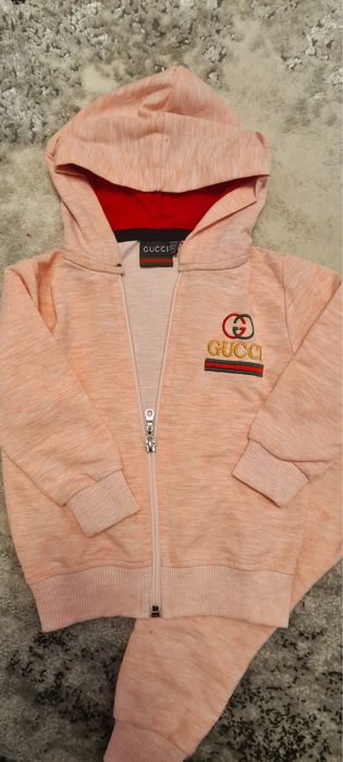 Dziewczęcy różowy piękny dresik Gucci r. 92