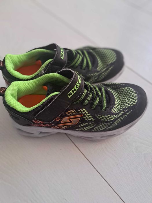 Продам кросівки Skechers