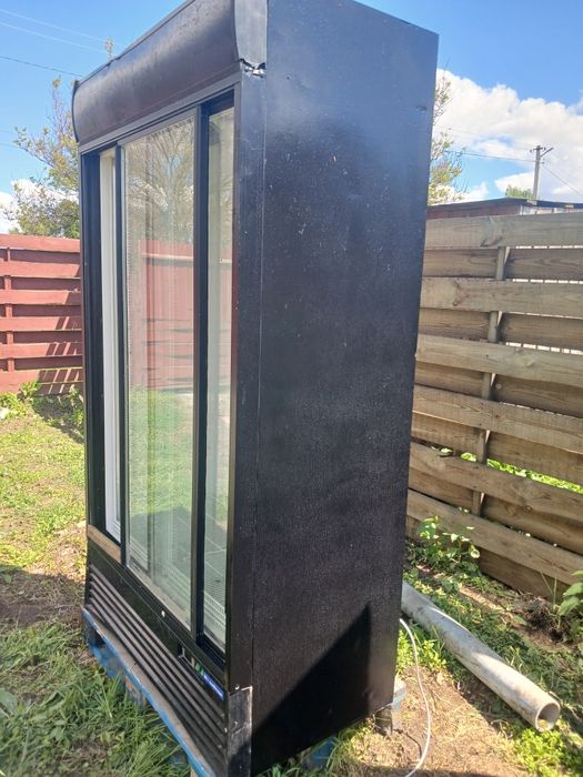 Продам двух дверный холодильник купэ