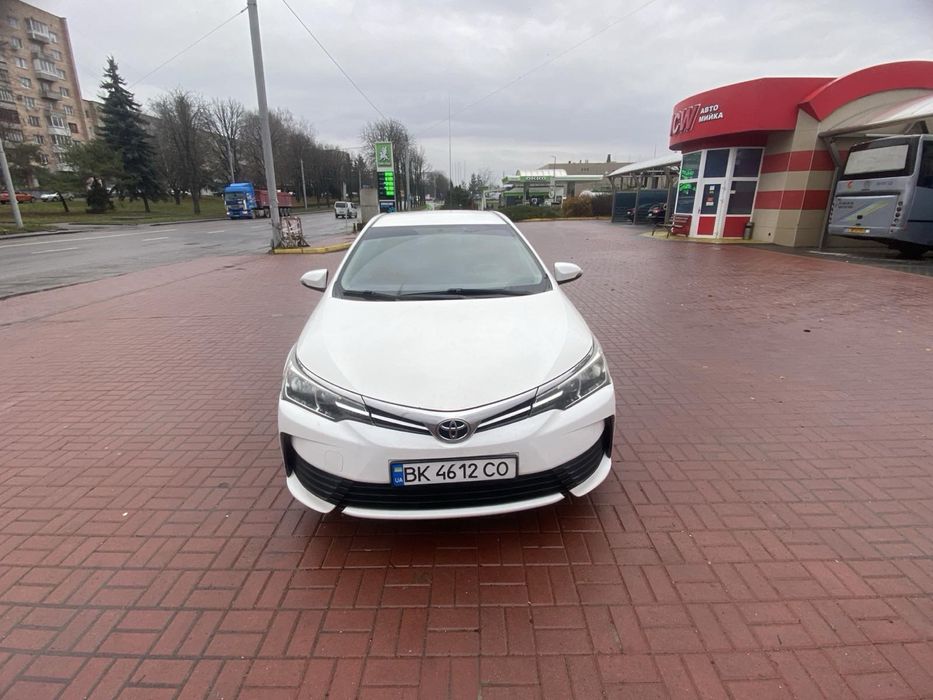 TOYOTA Corolla седан-В