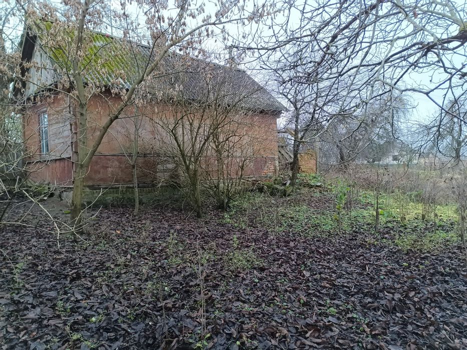 Земельний ділянка із спорудами