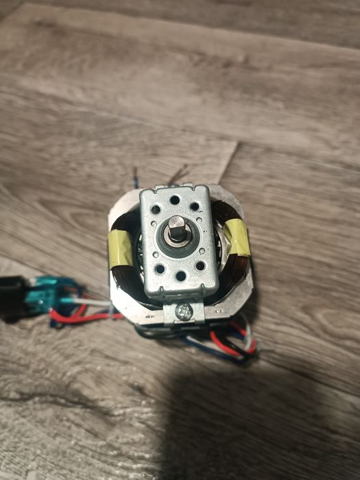 Двигун до м'ясорубки