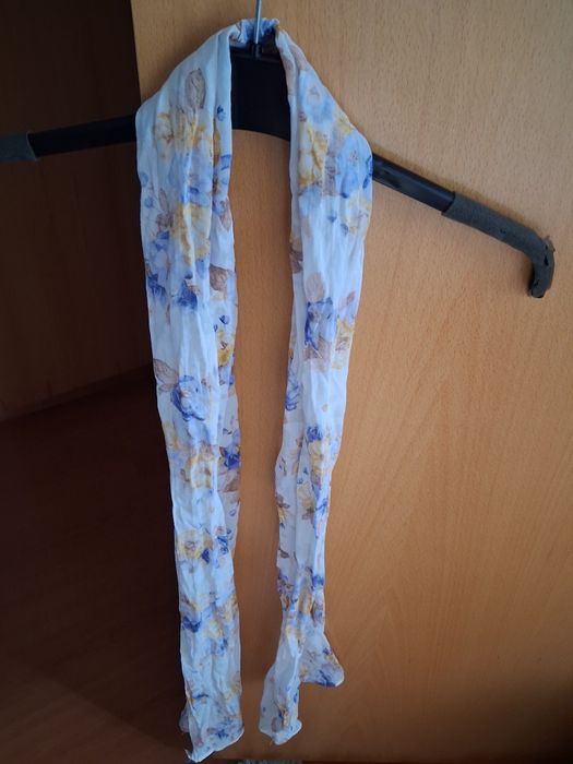 Três echarpes impecáveis