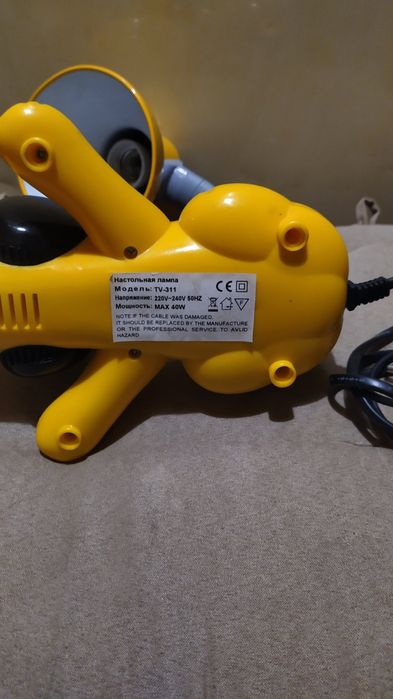 Настільна лампа.