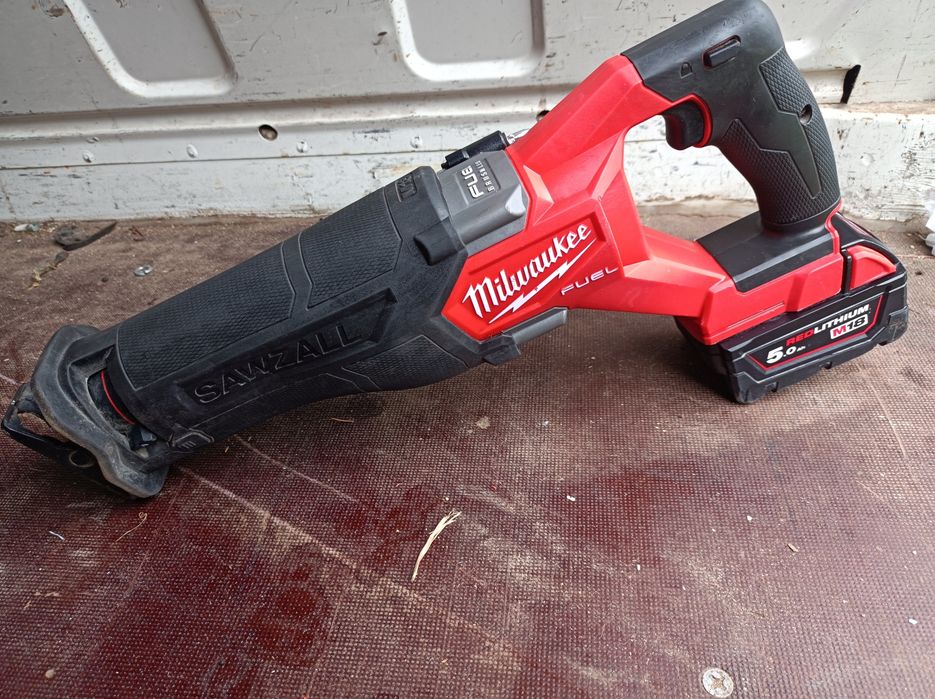 Piła szablasta Milwaukee m18 FSZ z baterią 5.0ah