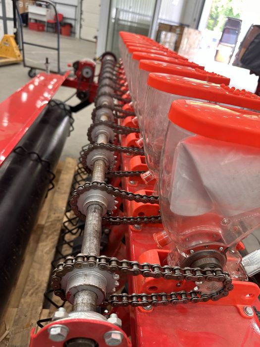 Сівалка 12 рядна овочева точного висіву