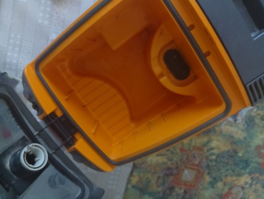 Продам пылесос моющий