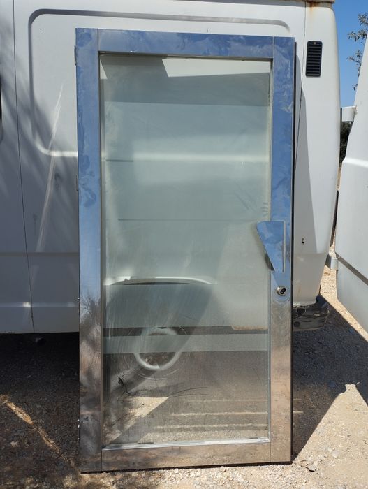 Porta metálica de aço inoxidável e vidro