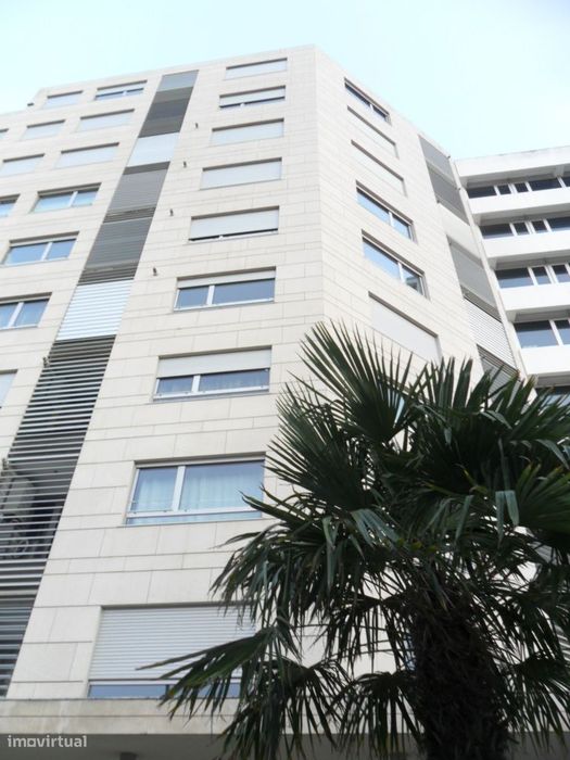 AREEIRO, T1 com garagem e arrecadação