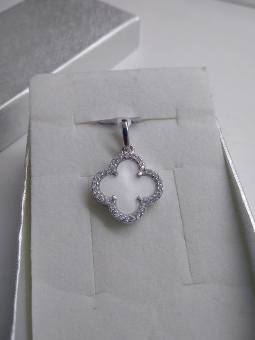 Srebrny wisiorek koniczyna z masą perłową srebro 925  205