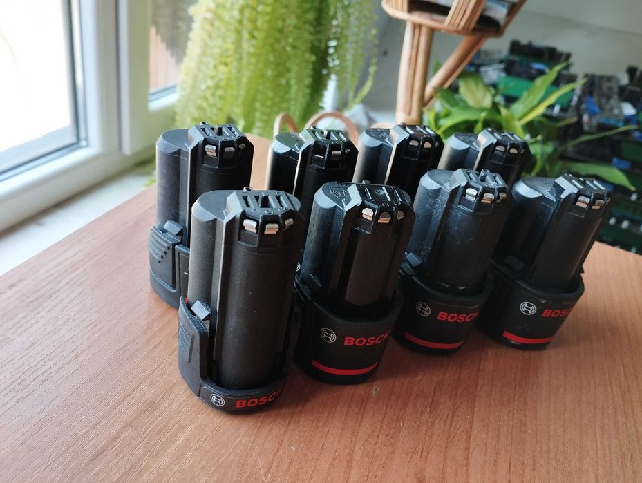 Mix 8 akumulatorów Li-Ion Bosch 12V 2,0Ah i 3,0Ah