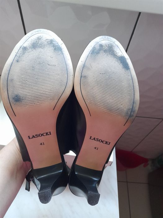 Sandałki z kokardką