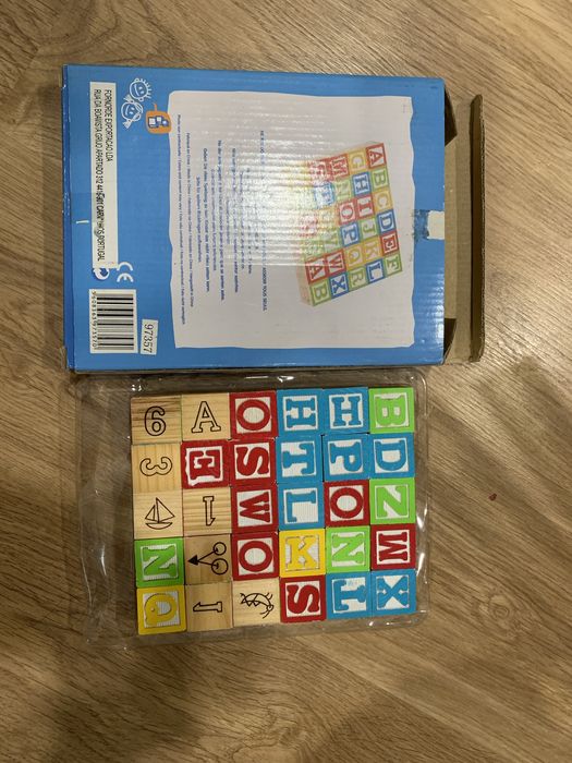 Cubos alfabeto de madeira