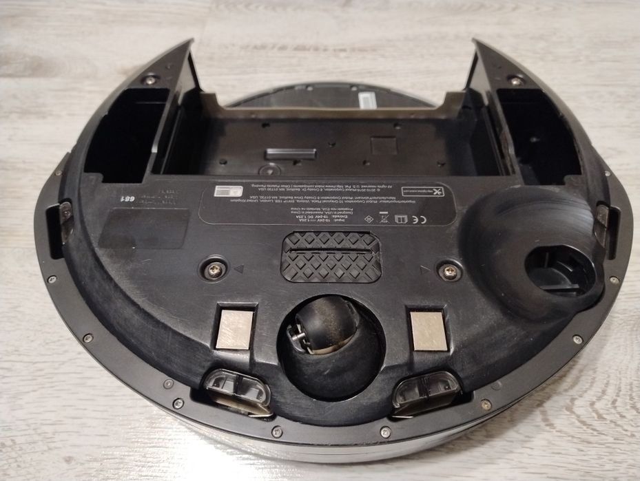 Sprawna płyta główna z obudową i zderzakiem Irobot Roomba 681