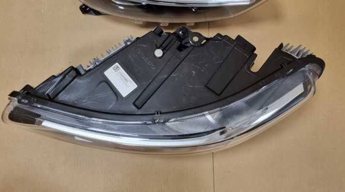 Volvo XC40 EX40 C40 Фари передні EU Mid Led Full Led Дорестайл