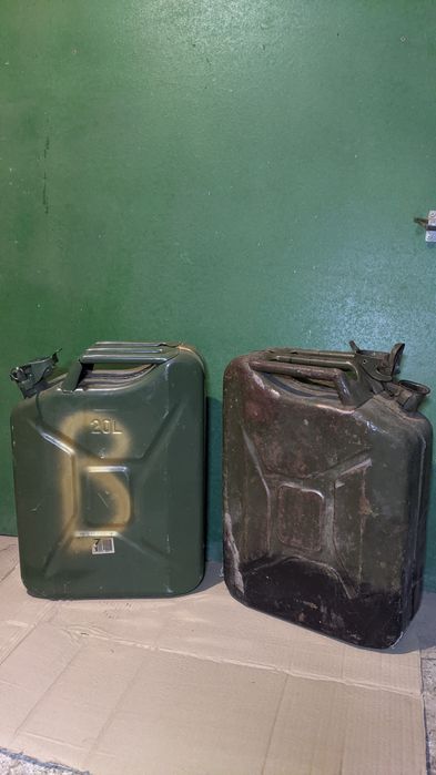 Каністра металева, бочка пластикова