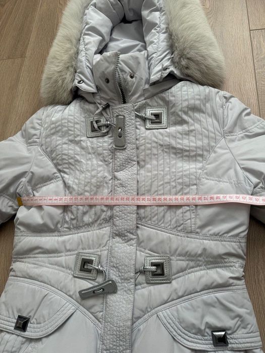 Біло-сіра куртка