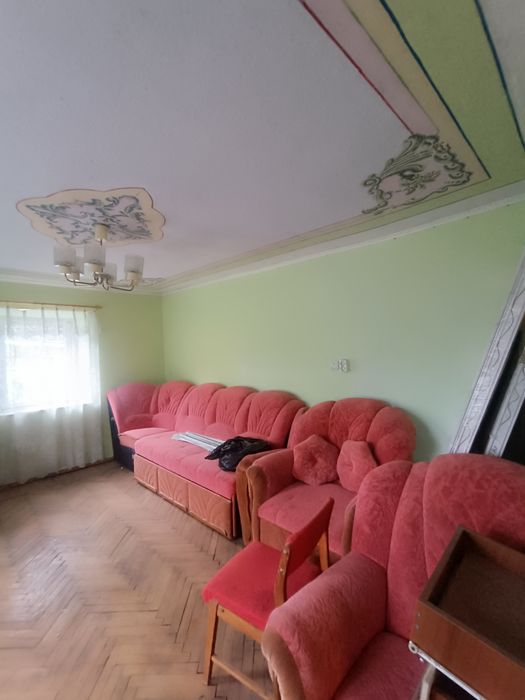 Продаж частини будинку в центрі Довжку
