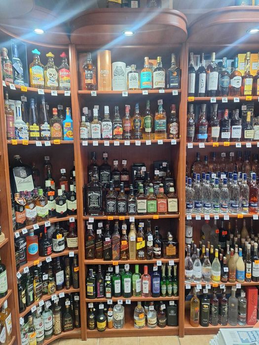 Regały i lady sklepowe