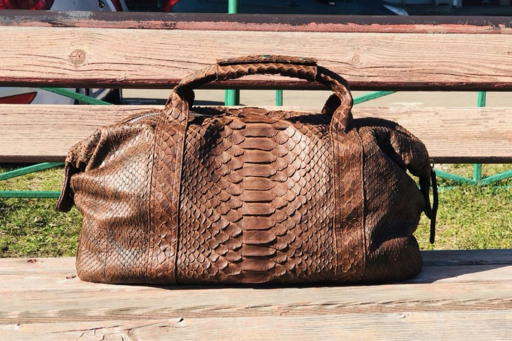 Дорожная сумка из кожи питона