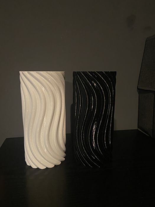 Nowoczesny wazon 3D – 19 cm – biały i czarny
