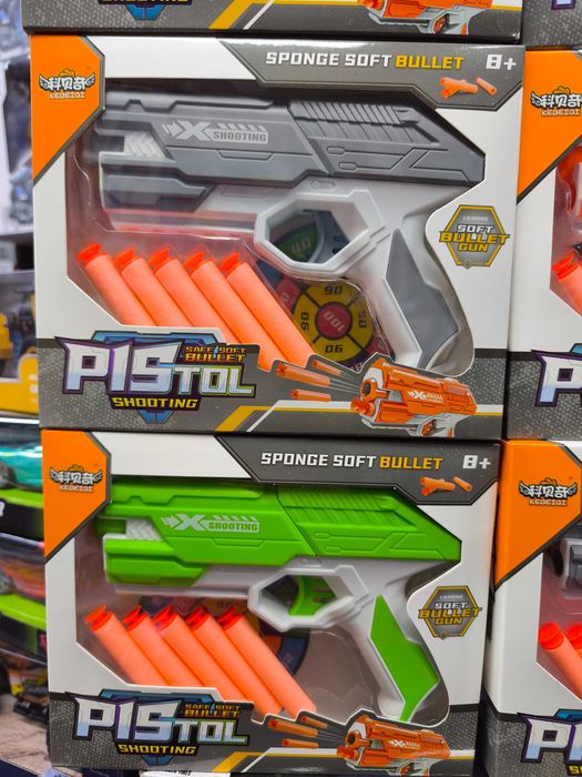 Бластер пістолет nerf з Польщі стріляє на 10 метрів