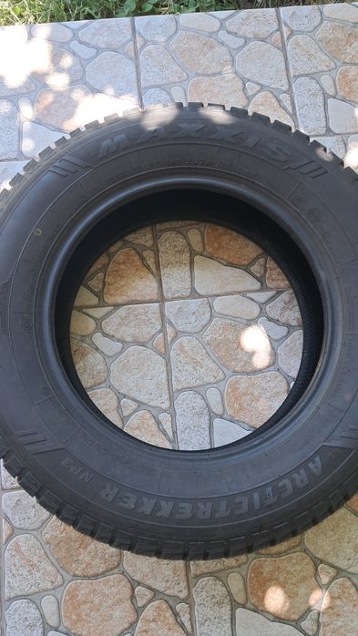 Продам резину Maxxis ArcticTrekker NP3 215/65 R16  102Т