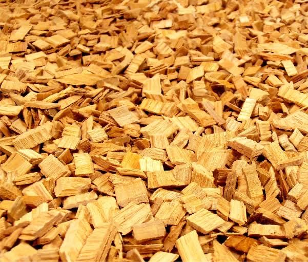 Деревʼяна рубана подріблена тріска щепа паливо биотопливо