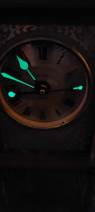 Годинник настольний ВЕСНА.